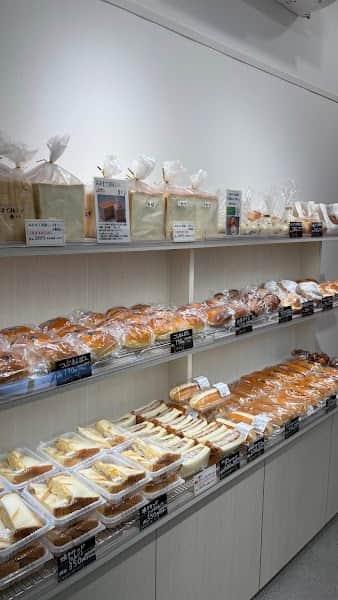 コミベーカリー チーズケーキファクトリー南国の店内風景