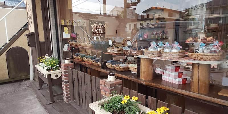 ペール·ノエルめじろ台店の店内風景
