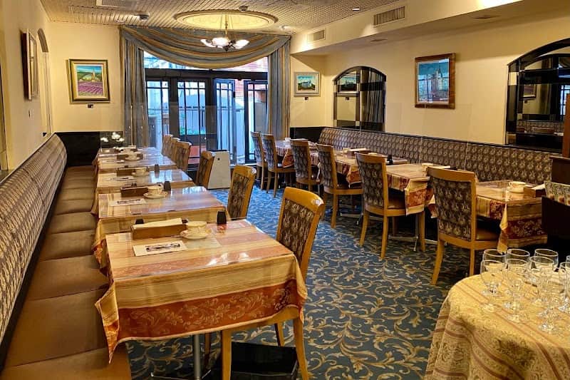 サロン・ド・テ・アルション 法善寺本店の店内風景