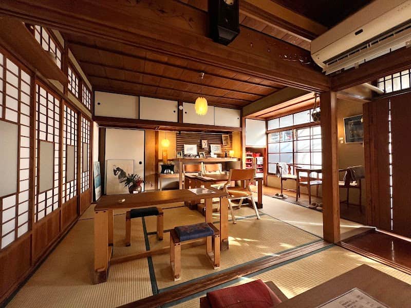 薬膳カフェMANA HOUSEの店内風景