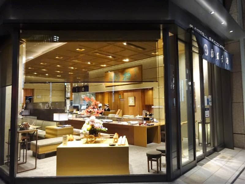 鶴屋吉信 コレド室町店の店内風景