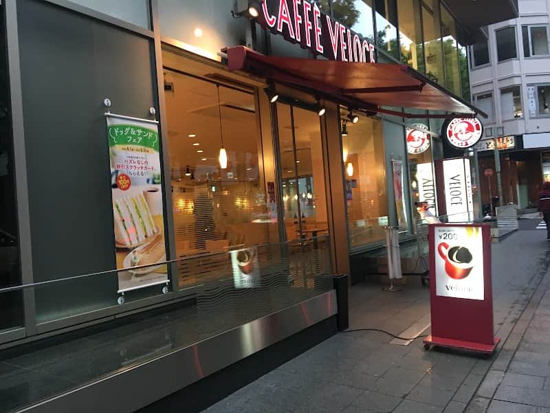 カフェ・ベローチェ 栄四丁目広小路通店の店内風景