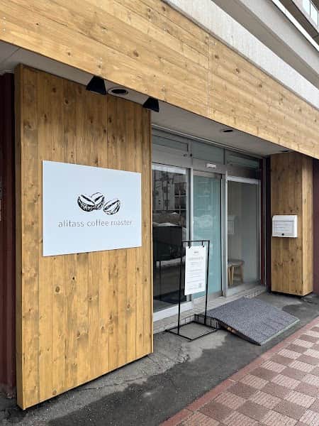 alitass coffee roasterの店内風景