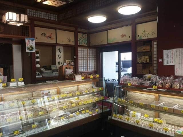 お城 森八本舗の店内風景