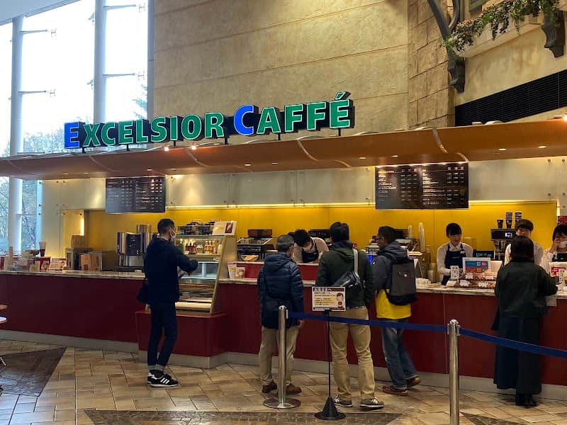 エクセルシオール　カフェ　東京競馬場店の店内風景