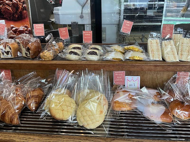 BOULANGER PATISSIER Rond-Pointの店内風景