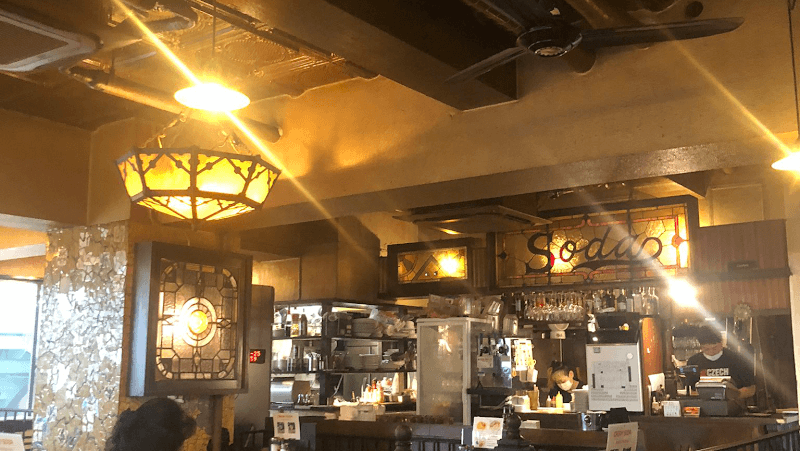 Yonchome Cafeの店内風景