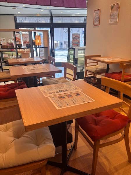 萬屋琳窕 椥辻店の店内風景
