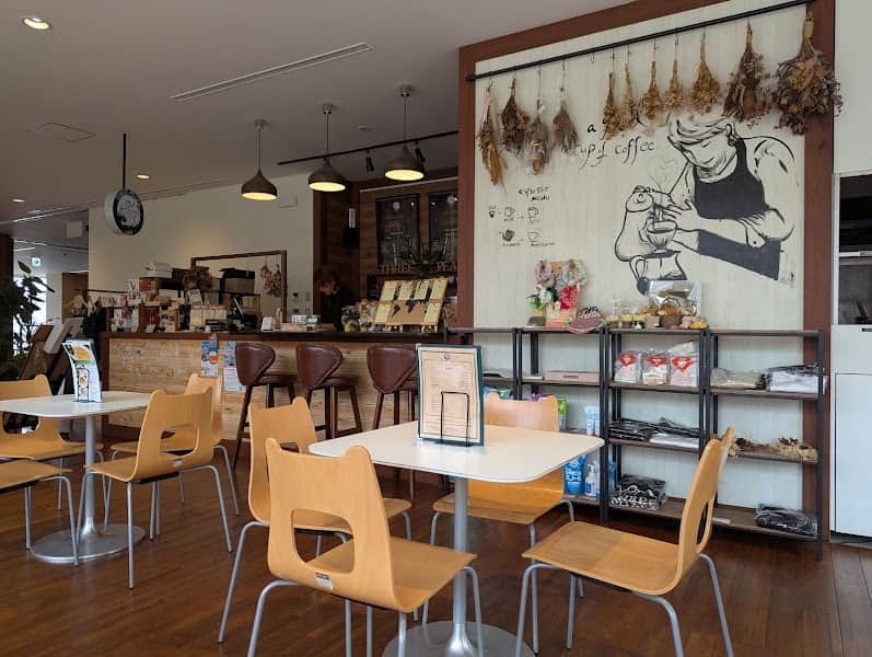 THREE PEAKS caféの店内風景
