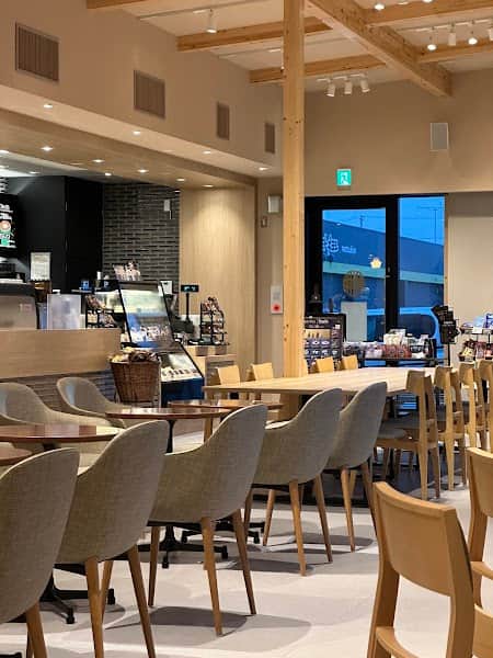 タリーズコーヒー フォルテ富里店の店内風景