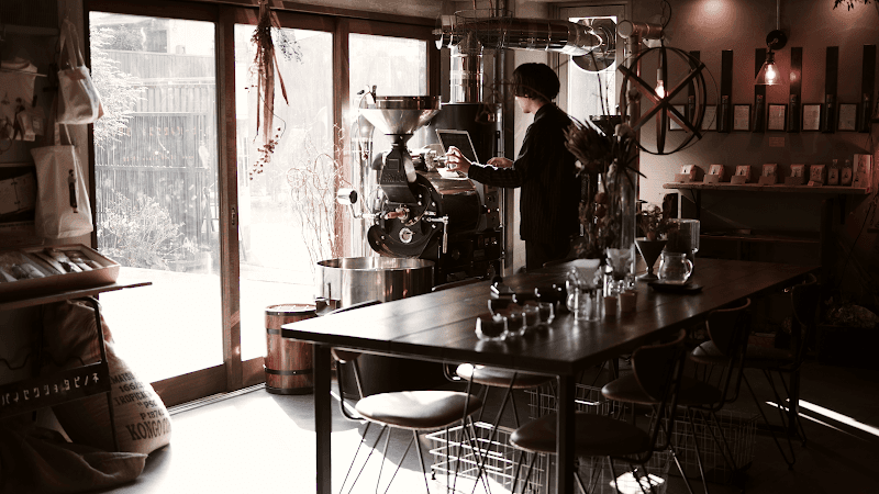京都珈琲焙煎所旅の音の店内風景