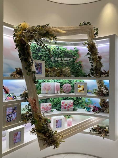 ヨックモック 青山本店の店内風景