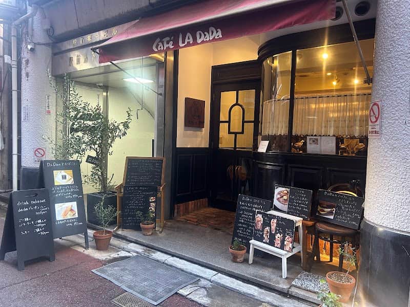 カフェ・ラ・ダダの店内風景