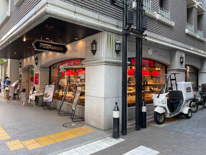 ポンパドウル 元町本店の店内風景