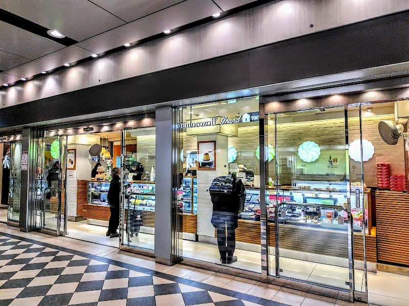 モロゾフグラン トウキョウ エキュート赤羽店の店内風景