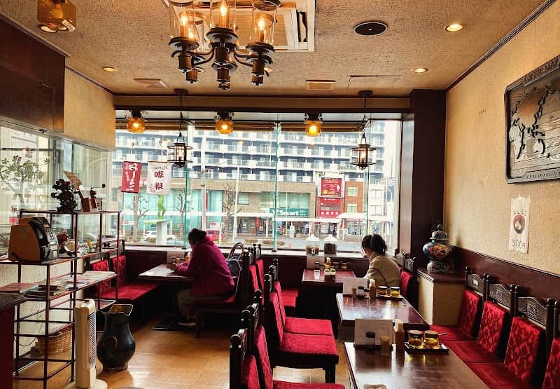 三本コーヒー 稲毛店の店内風景