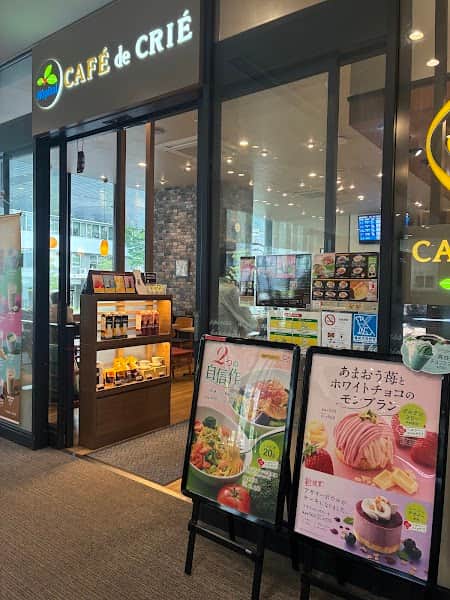 CAFE de CRIE カフェ・ド・クリエ ホピタル 大阪国際がんセンター店の店内風景
