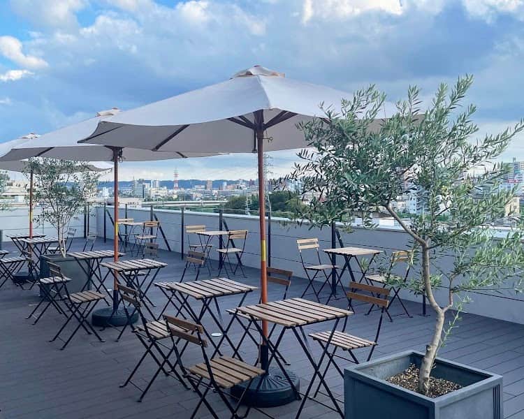 Nakayasu Caféの店内風景