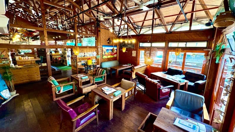 cafe SLOWの店内風景