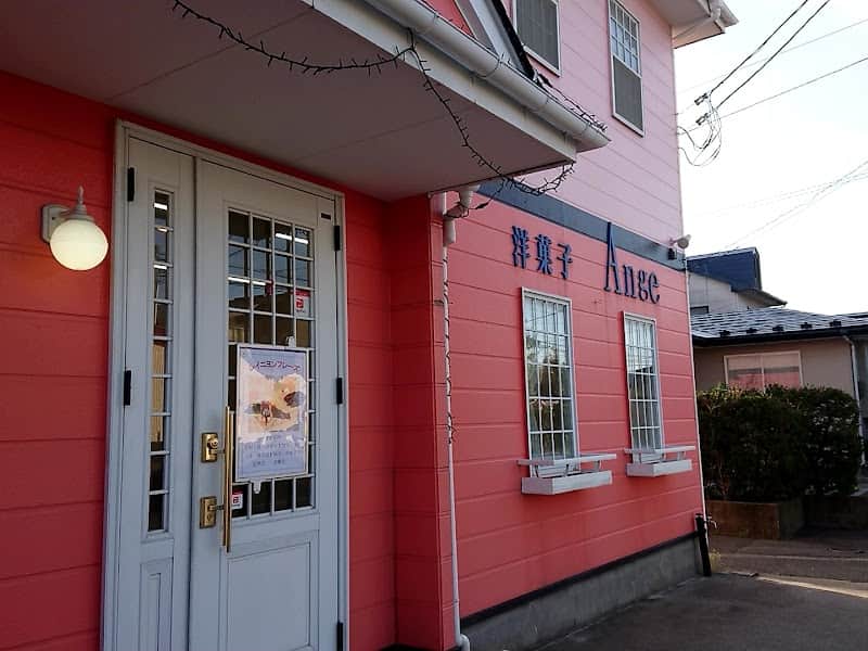 洋菓子のアンジェの店内風景