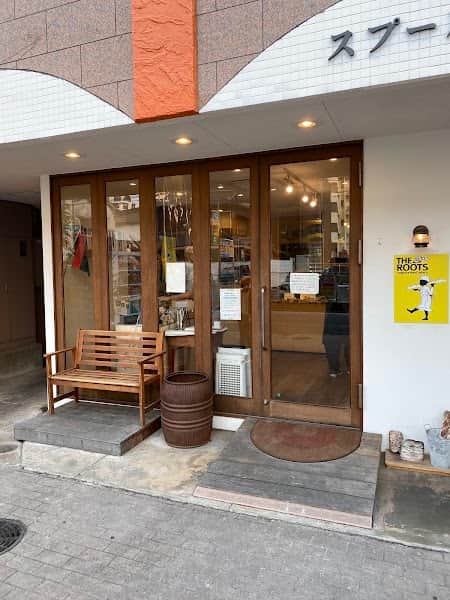 THE ROOTS neighborhood bakery ザ ルーツ ネイバーフッド ベーカリーの店内風景