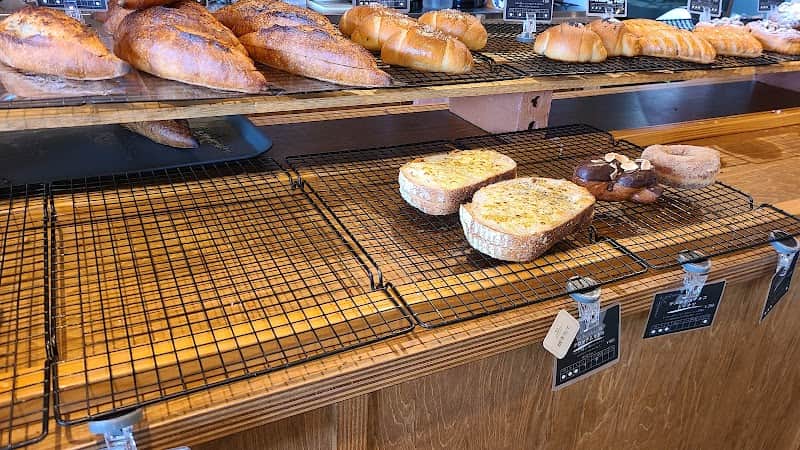 TSUNO WINE & BAKERYの店内風景