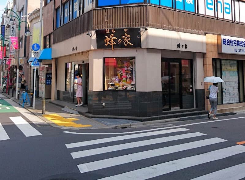 蜂の家 都立大学店の店内風景