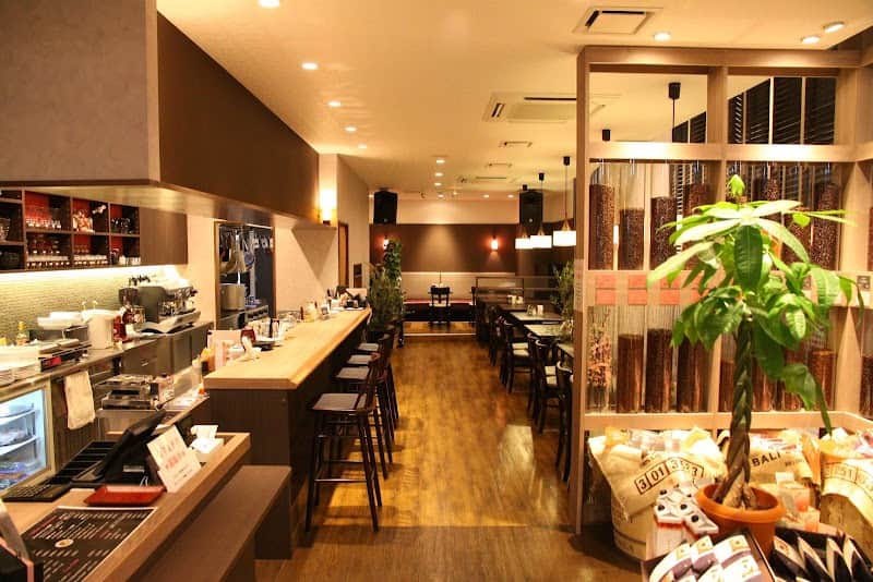 新潟珈琲問屋サクラデラノーチェの店内風景