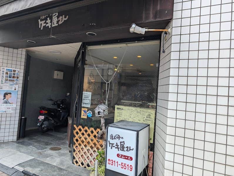 唐人町のケーキ屋さんの店内風景