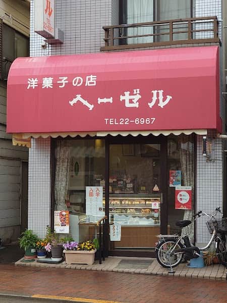 ヘーゼル洋菓子店の店内風景