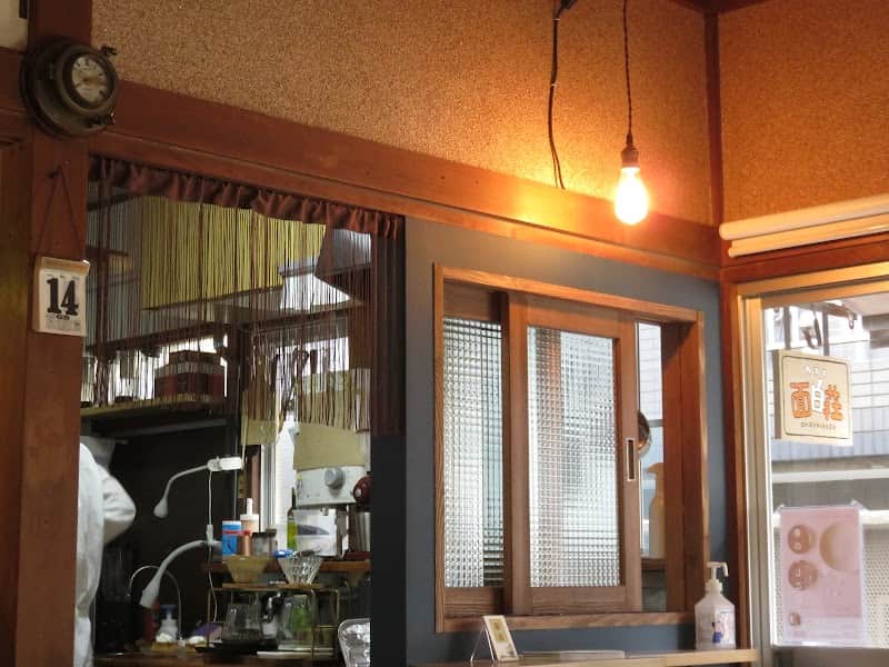 カフェ面白荘の店内風景
