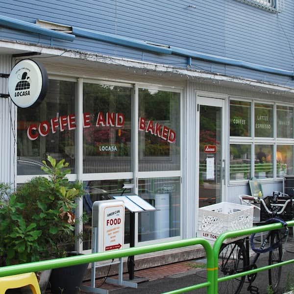 coffee & baked LOCASAの店内風景