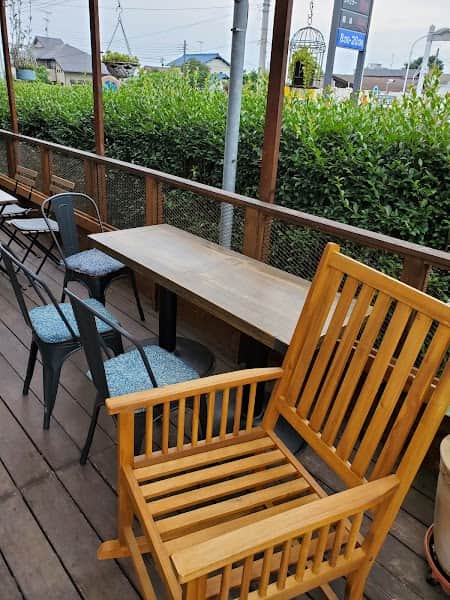 container space cafebar C&Bの店内風景