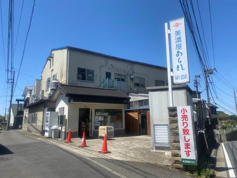 （株）美濃屋あられ 東方町本社・直売所の店内風景