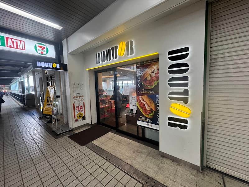 ドトールコーヒーショップ泉ヶ丘駅店の店内風景