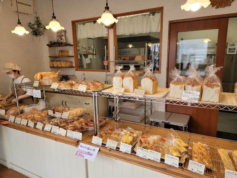 手作りパン コアンドルの店内風景