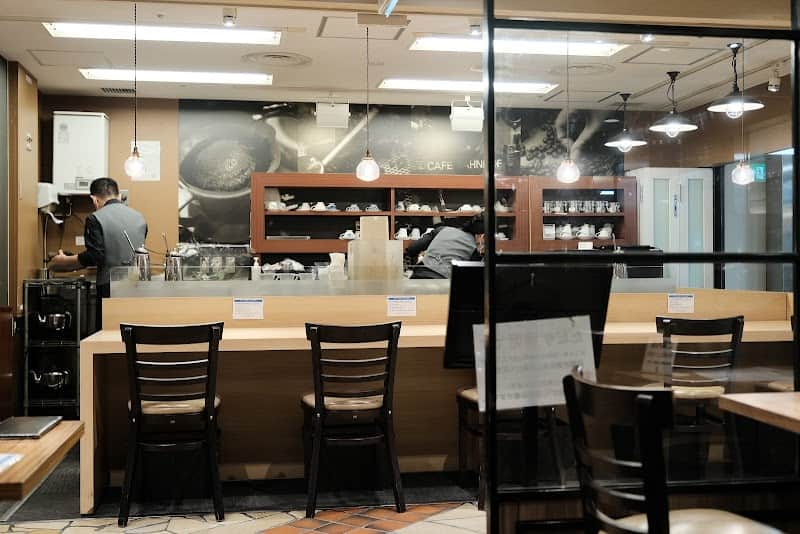 自家焙煎珈琲工房 カフェバーンホーフ 三番街店の店内風景
