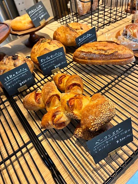 BAKERY SHOP WATARIDORIの店内風景