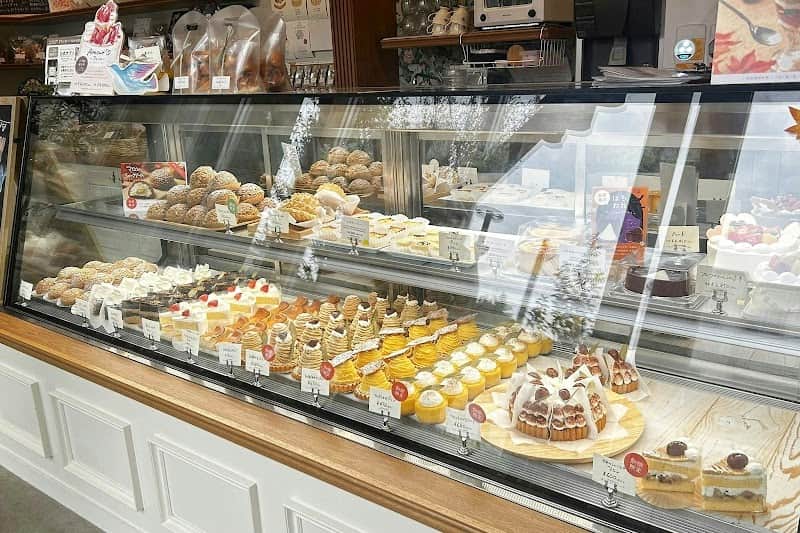 ピネード 青葉台店の店内風景