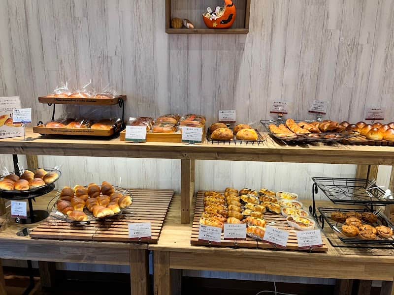 & torch Bakeryの店内風景