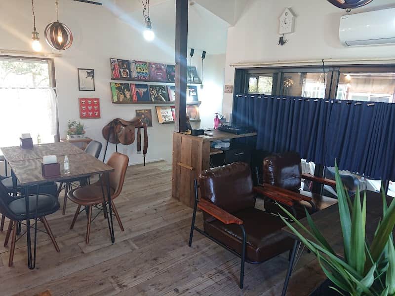 ヨノカフェ ぽんたの店内風景