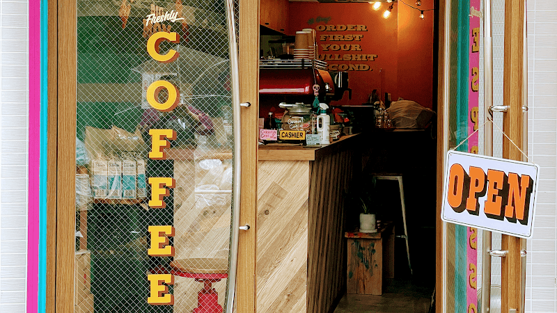 coffee & SUNNY DROPの店内風景
