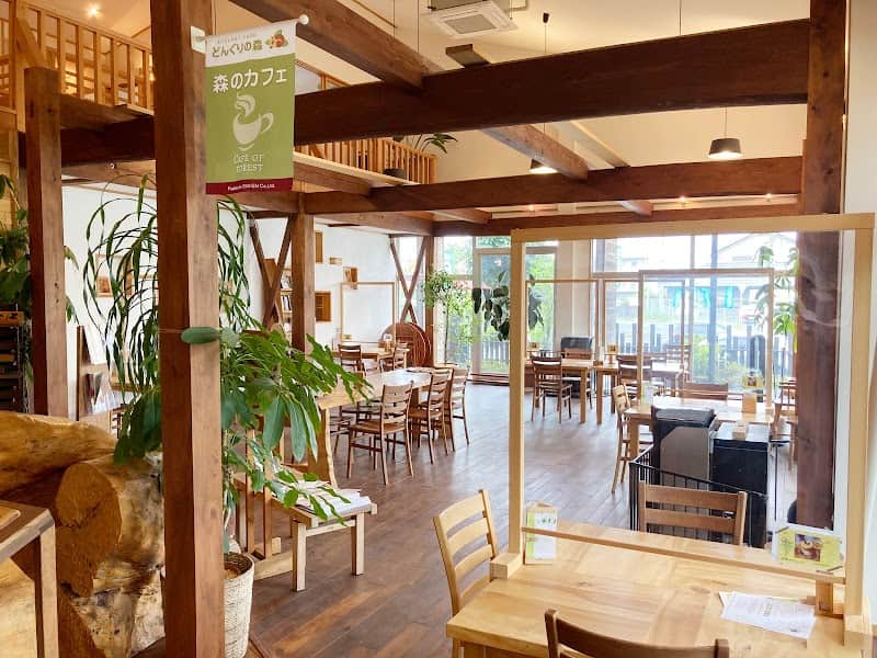 どんぐりの森・森のカフェの店内風景