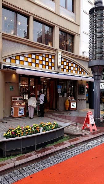 舟和 浅草本店の店内風景