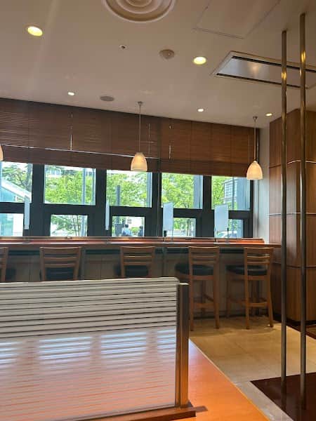 ドトールコーヒーショップ　千葉県庁前駅前店の店内風景