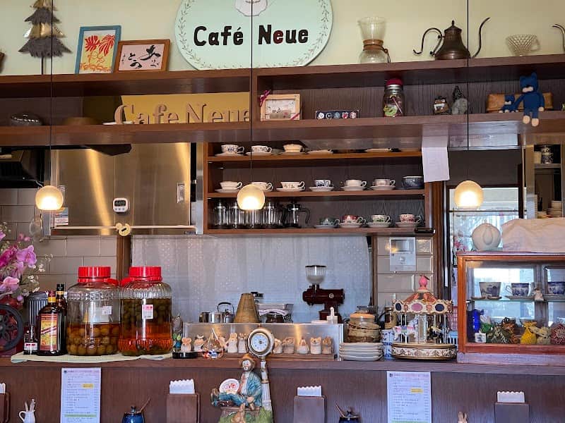 カフェ・ノイエの店内風景