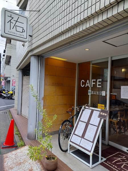祐天寺カフェの店内風景