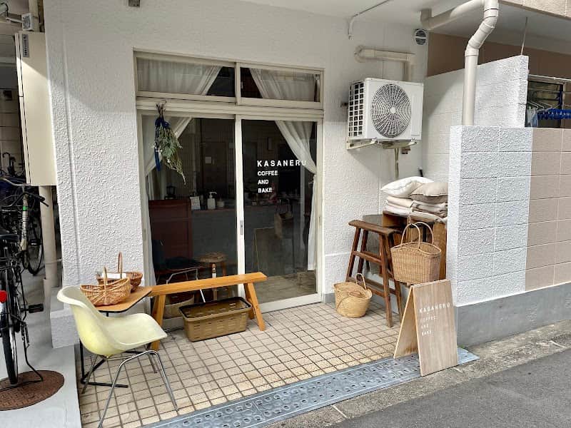 KASANERU COFFEE AND BAKEの店内風景