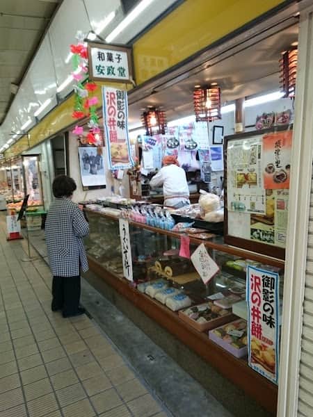 安政堂菓舗 御影店の店内風景