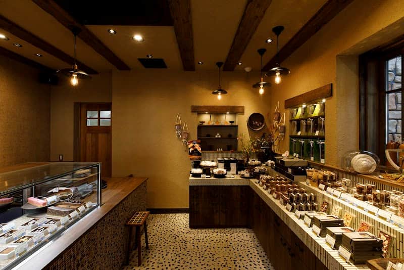 スイーツガーデン マルフジの店内風景